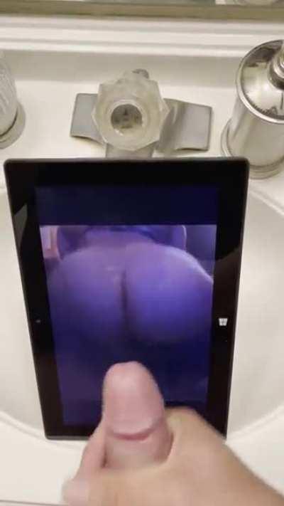 Once again cumming on my little cum dumpster she loves daddy’s cum😈😩