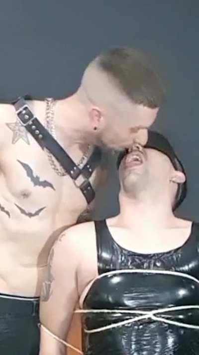 Seven videos available in my Onlyfans FREE ACCOUNT so you can see how I dominate, humillate, spit and spank this fucking f 4 ggt. Come and see the real power of an alpha 😈 Link in first comment and my bio.