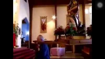 WCGW when 4 old man tries to carry a statue