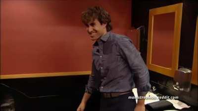 Vanesa Romero Squeezes a Man’s Balls in La Que Se Avecina 7x7