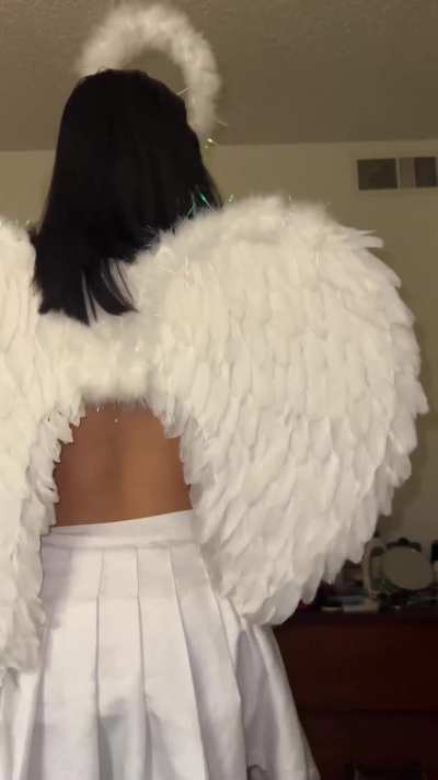 Starting the week showing my little boobs here