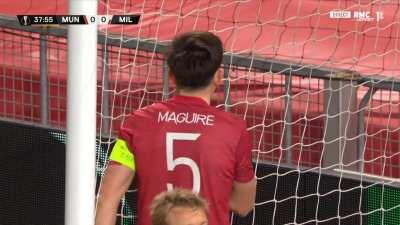 Harry Maguire miss vs Milan