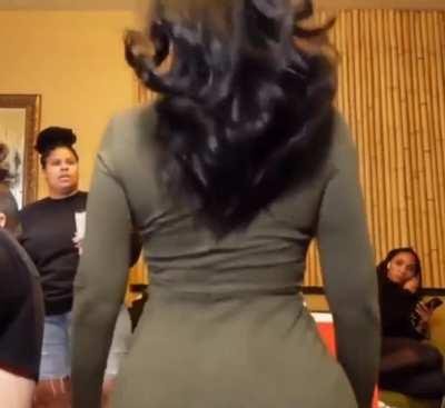 Queen Naija makin it clap