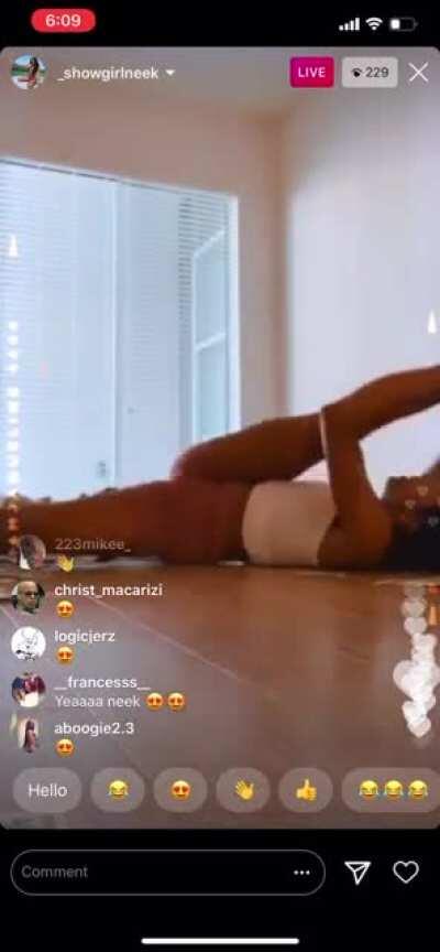 She love money with her pretty eyes 2