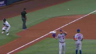 [Highlight] [Highlight] The Marlins take the lead when Joey Lucchesi throws it to third with no one there.