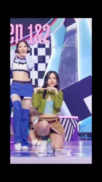 MINA FEAT. NAYEON FANCAM BODY ROLL