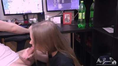 Best girlfriend sucks off boyfriend while he plays a game!