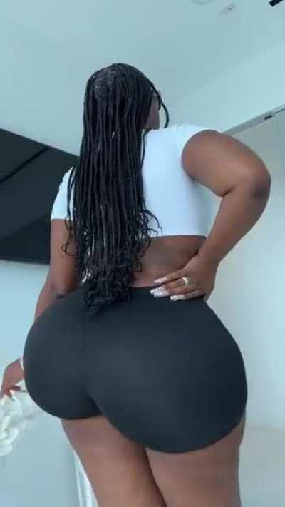BIG BOOTY EBONY HOE!! ZMEENAORR