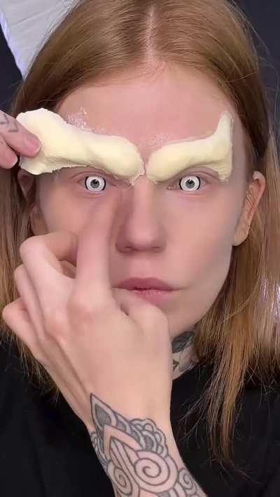 This makeup artist transforms herself into characters from movies, TV shows, anime, and more.