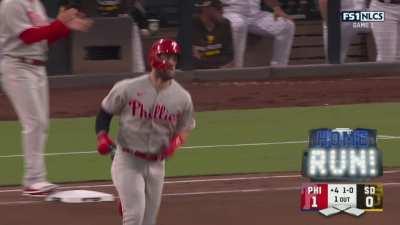 [Highlight] [Highlight] Harper takes Darvish deep with a solo shot to make it 1-0 for the Phillies!