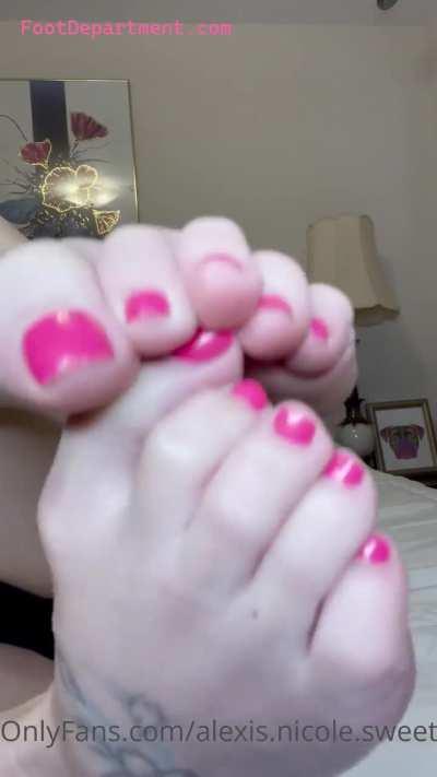 never posted my feet before should I continue idk?