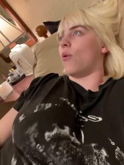 Billie Eilish MASSIVE jiggle
