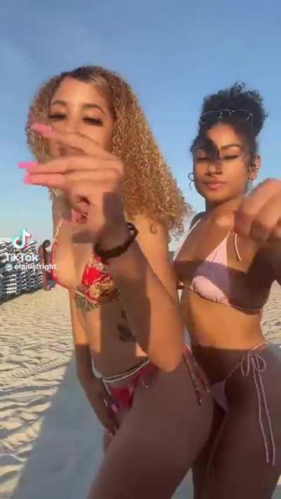 Kali and Ela clapping that ass for us 