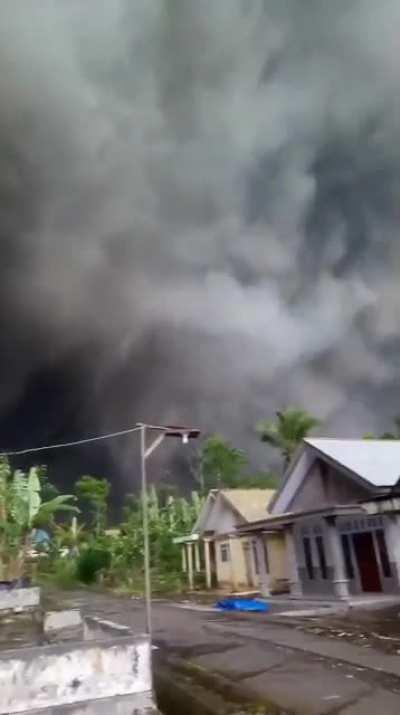 Mount Semeru eruption cloud (4/12/2022)