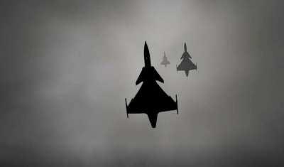 Friend made some really eerie art by accident, it gives a weird feeling.