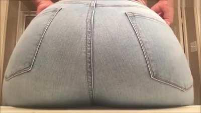 nice huge ass farting