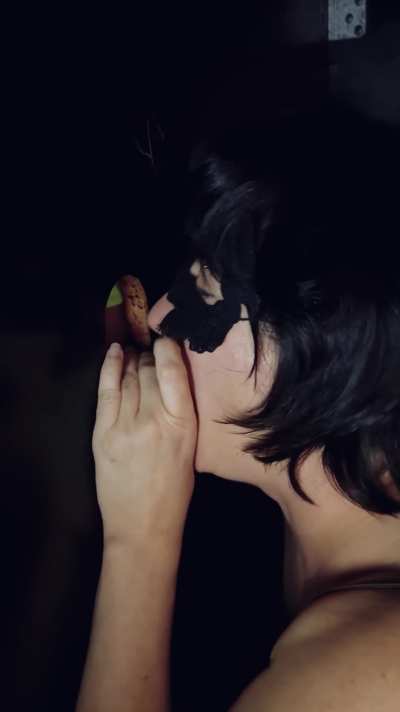 Big, juicy and a fast cummer.