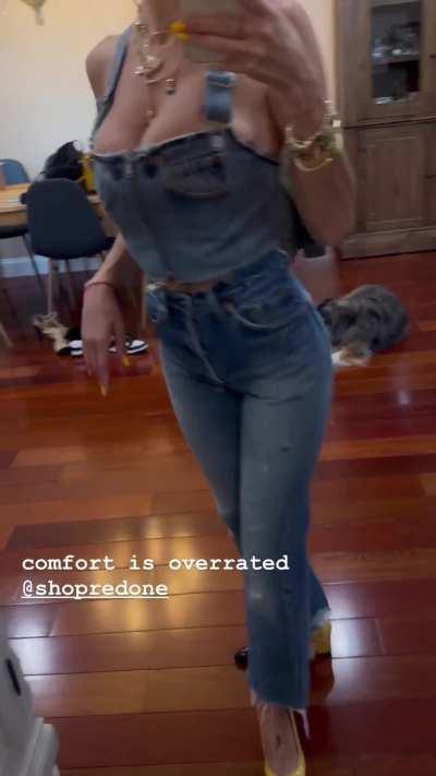 Canadian tuxedo cleavage