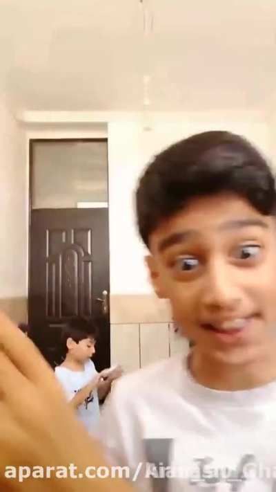 نوب سگ های معروف آپارات این داستان : به رخ کشیدن وسایل