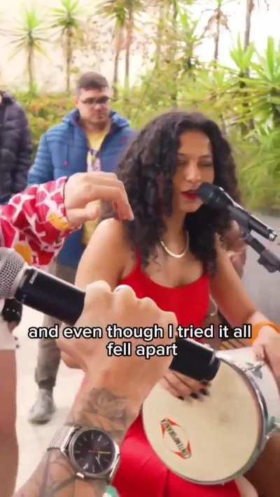 Isso consegue unir todos os grupos do mesmo jeito quando toca calcinha preta no rolê 