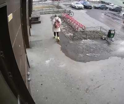 Looks like someone deliberately dropped the rock from up above💀💀