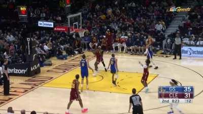 [Highlight] Darius Garland fakes out Damion Lee and hits the sweet jumper.