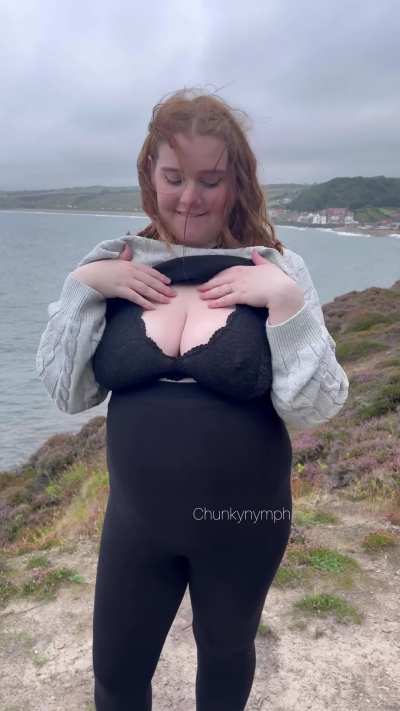 A pregnant flash by the sea 