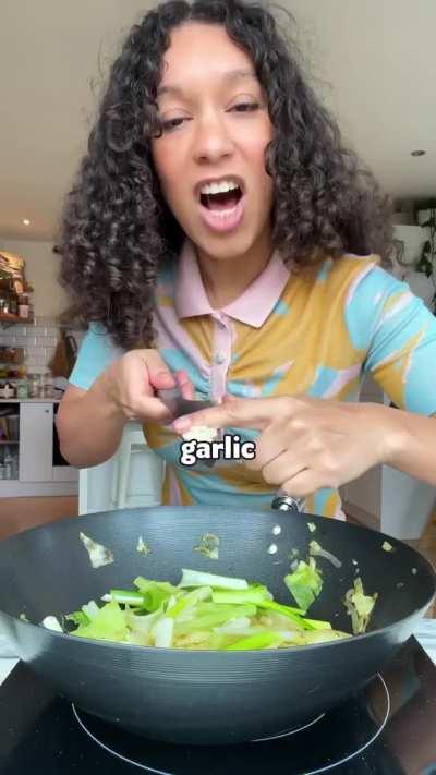 10 Minute Cabbage Udon Noodles