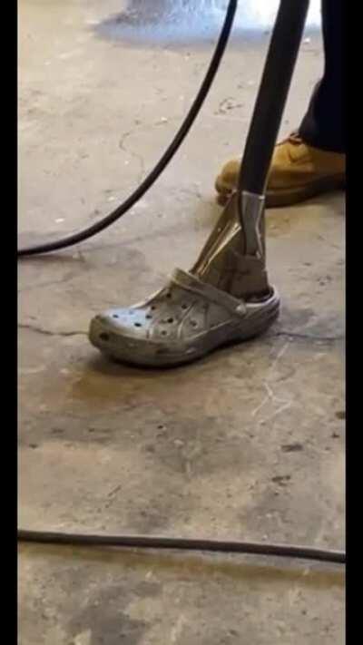 Croc From Hell - Fiery +10, +20 effectiveness against testicles and jeans