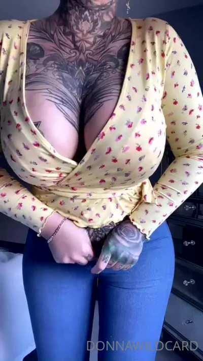 Big tatted white ass