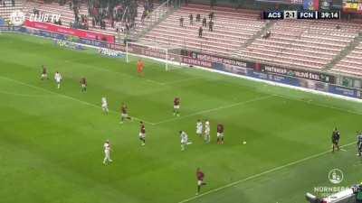 Imagens fortes de briga entre torcidas!