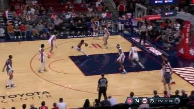 [Highlight] Jalen Green explodes to the rim for the tomahawk jam!