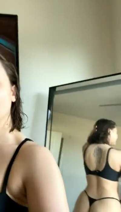 stretchy and massive ass 🌴🤤🍑