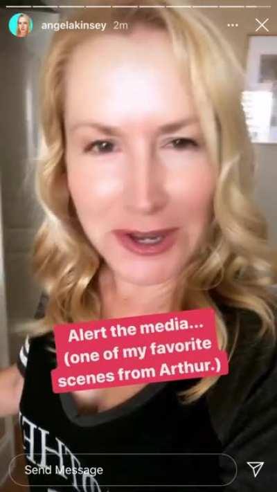 Alert the media because she is looking like a snac.