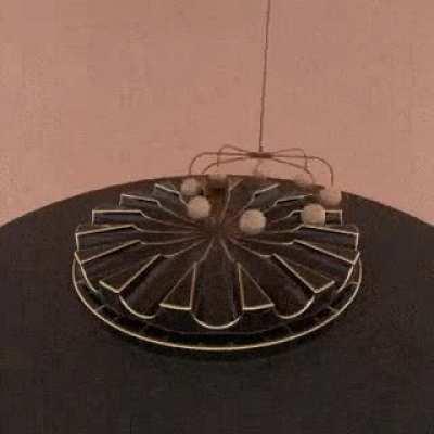 Perception of linear motion as circular motion. Every ball goes on its lane.