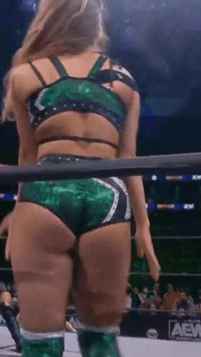 Anna Jay’s 🍑 Strut