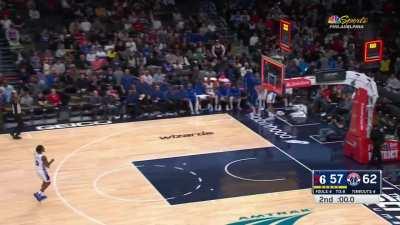 [Highlight] Tyrese Maxey hits the halfcourt shot to end the 2nd quarter!