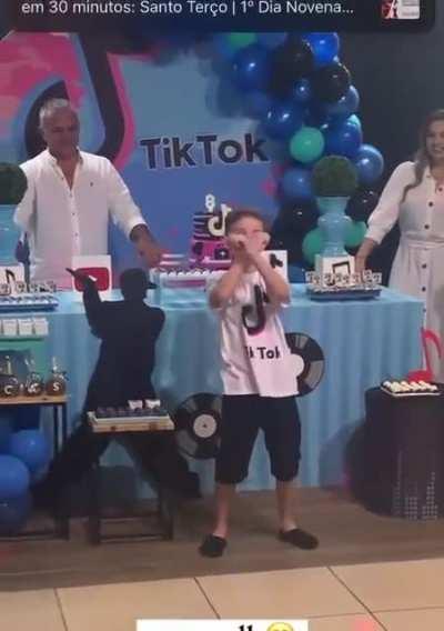 Woods crie seu filho para praticar bullying contra esta geração