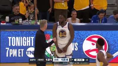 [Highlight] Kevon Looney gets called for the moving screen; Steve Kerr challenges as Draymond Green warns Kerr not to and the call stands upon review!