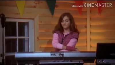 🎶 Sona 🎶 performing for her team after getting a penta