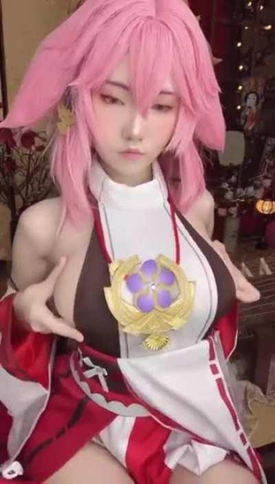 Anyone Know Her Name? Yae Miko Cosplay