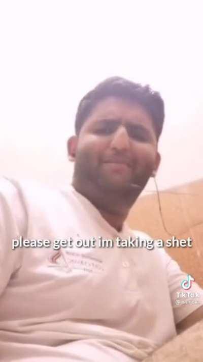 He taking a shet 😤