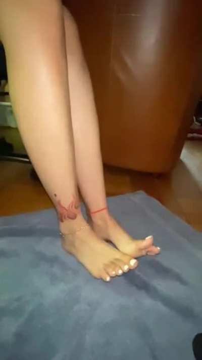 Take my slippers off and lick in between my pretty little toes ❤️😝