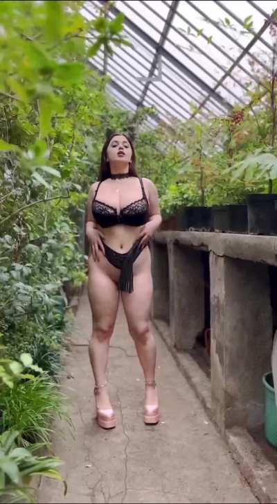 My lush feline body is so juicy