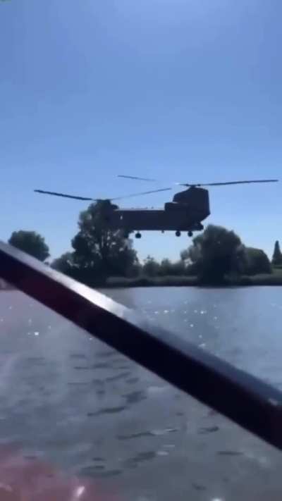 CH-47 Chinook vs a speed boat.