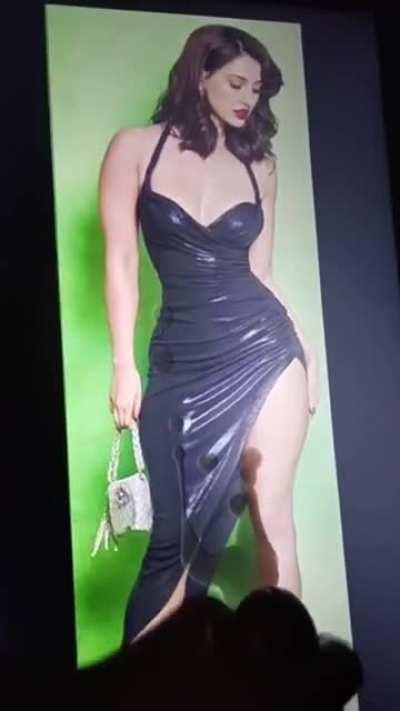 Disha patani's thighs made me moan loud and cum instantly 💦💦💦💦