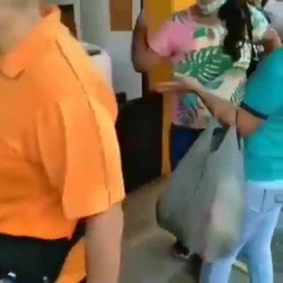 Reação da Mayumi após muquinha escolher a loirinha