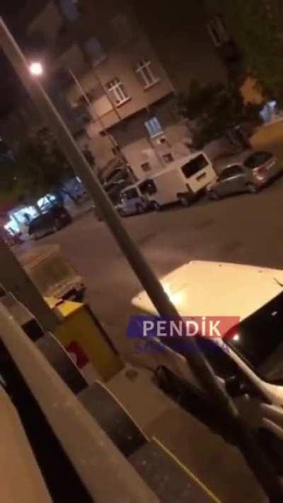 İstanbul Esenler'de 19 yaşındaki Asiye Nur Atalay sokak ortasında başından silahla vurularak öldürüldü. Cinayeti işleyen zanlının 16 suç kaydı olduğu öğrenildi.