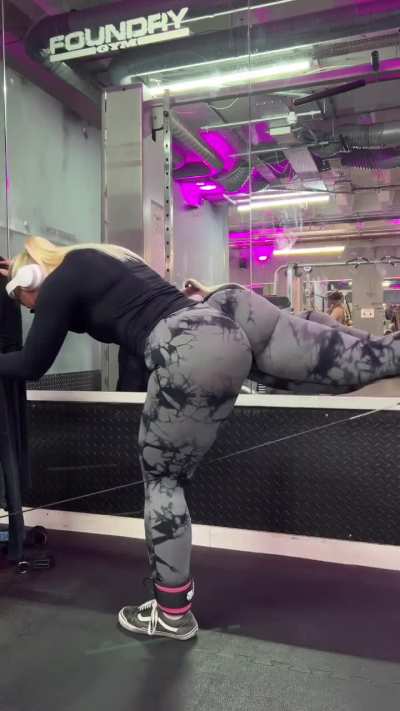 IG Reel 28/11 such a muscle mommy 😩