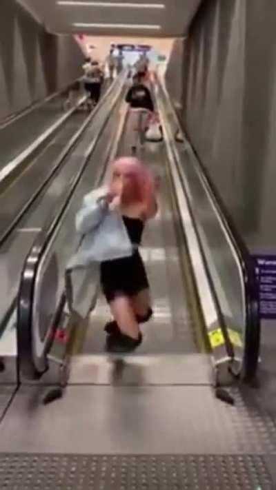 yAsS yOuRe a qUeEn (sorry for the lack of pixels)